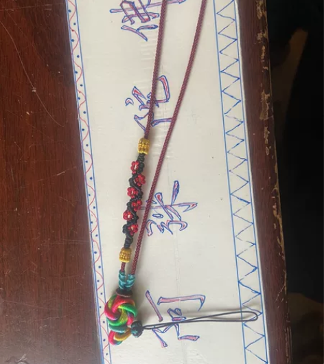 手工编制手机挂绳丶你喜欢吗？ 感兴趣的话点...