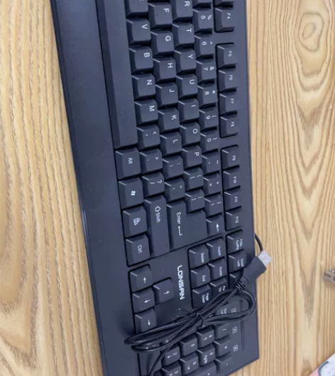 电脑键盘  全新   实体店68入手  包...