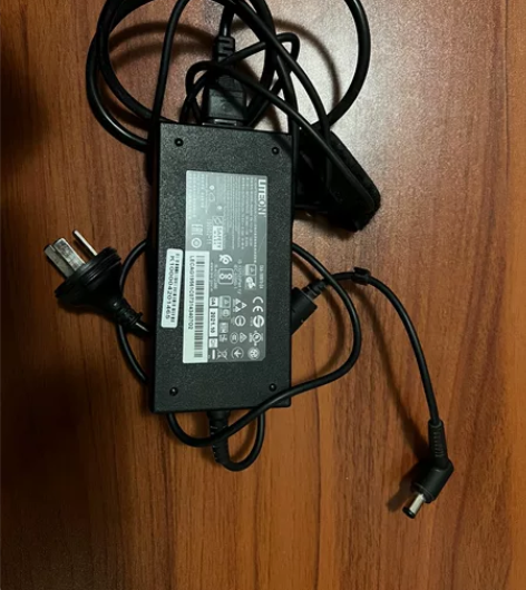 神舟 战神s7原装充电器120w 成色完好...