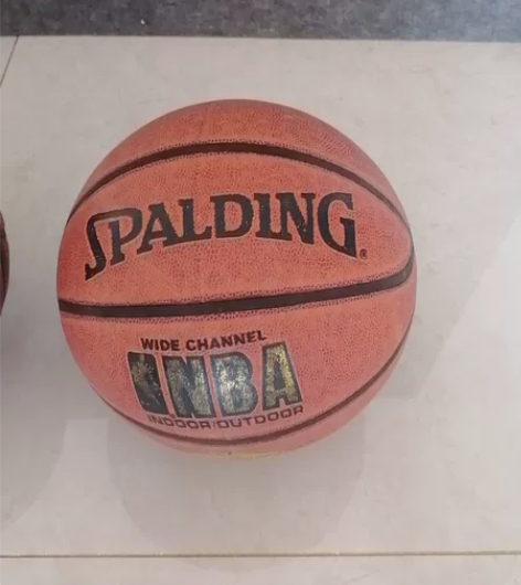 Spalding/斯伯丁篮球，家里球太多了...
