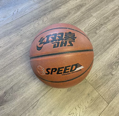 低价出手闲置篮球 感兴趣的话点“我想要”和...