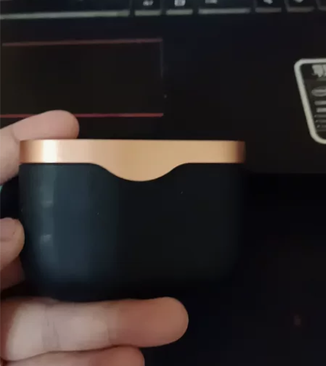 出个索尼降噪豆，没怎么用过几乎全新，不退换...