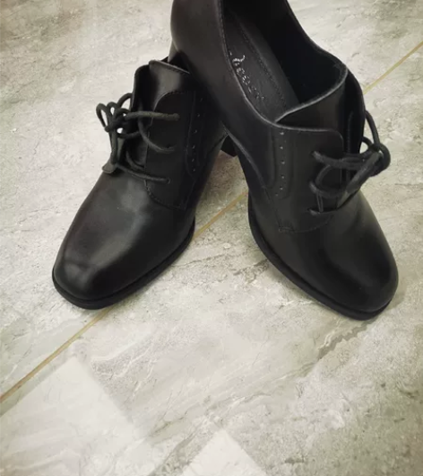 芭可儿  系带洋气全新牛皮单鞋 感兴趣的话...