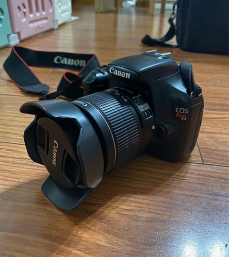 单反佳能T3  在香港买的    当时好玩...