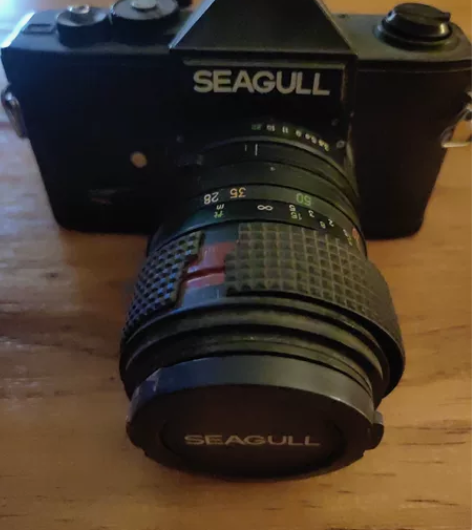海鸥相机，品相如图，肯定不能用，非常破旧，...