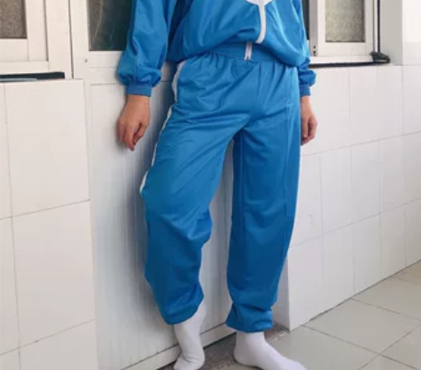 全新蓝白校服，无校徽版，也可以选印自己喜欢...