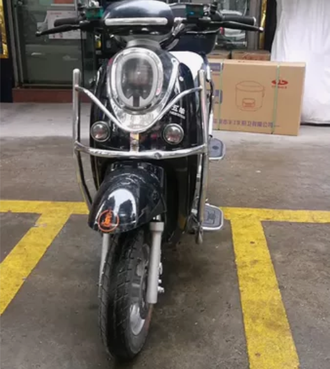 五羊电动车六个大电池，有牌有证，前后碟刹，...