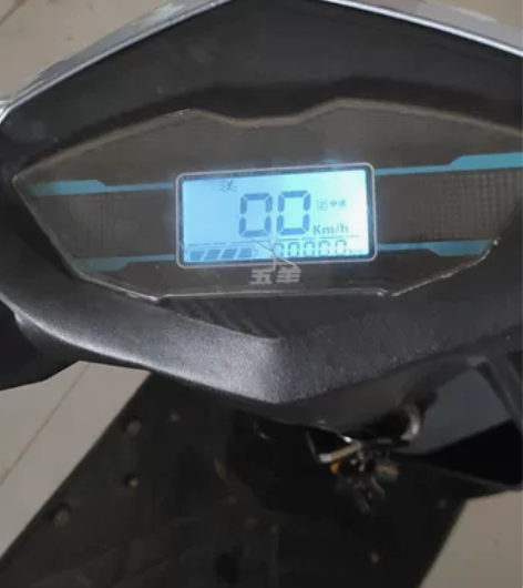 个人一手转让二手五羊电动车72v，电瓶去年...