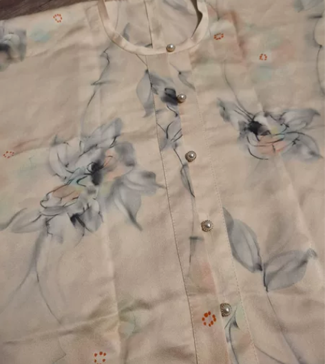 水墨正绢小纹圆领对襟直袖短衫，衣长65，胸...