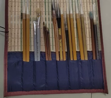 17根毛笔，有的全新没动过，买的话送笔帘并...