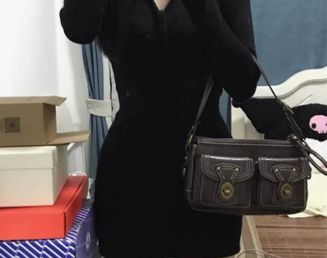 辣妹纯欲风性感紧身针织包臀裙 感兴趣的话点...