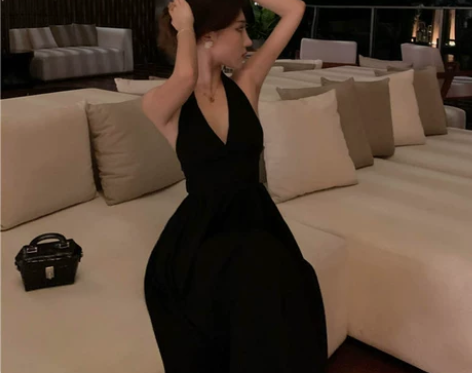 显瘦连衣裙赫本小黑裙复古港风气质露肩性感无...