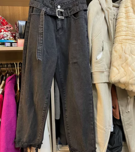 高腰牛仔裤，百搭显瘦，搬家清衣帽间，低价出...