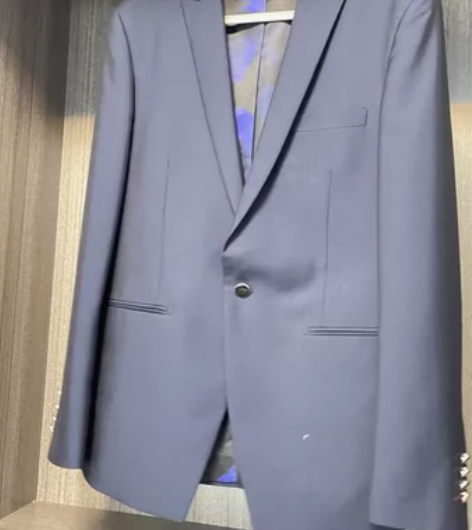 韩宇来西服男 买来就穿了一次 之后再没穿过...