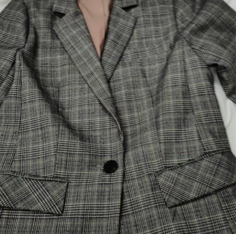 灰色西服 感兴趣的话点“我想要”和我私聊吧～