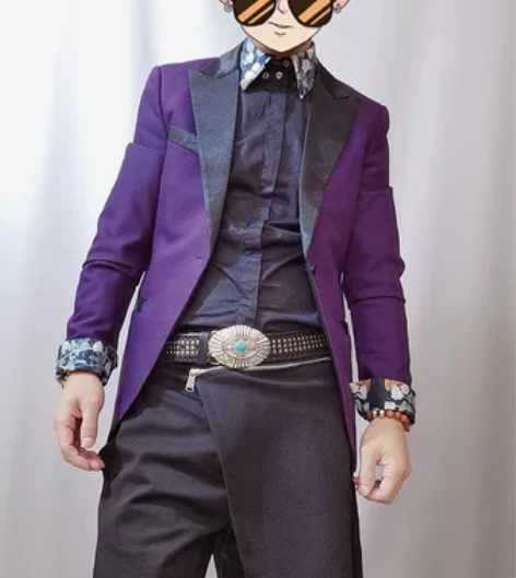 定制版西装,以前花800做的,西装实在太多...