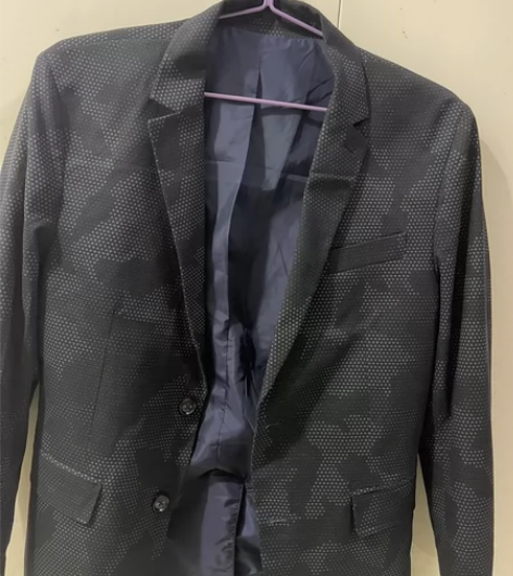 仅试穿170休闲薄西装 大商场购买 衣服有...