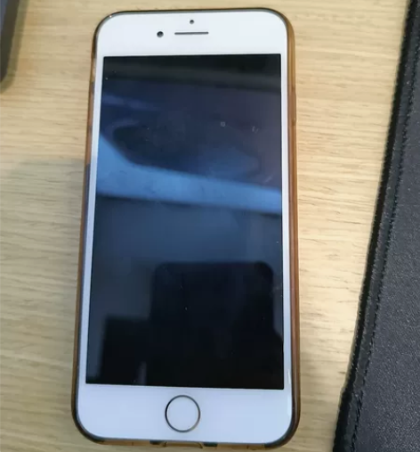 出售苹果8 感兴趣的话点“我想要”和我私聊...