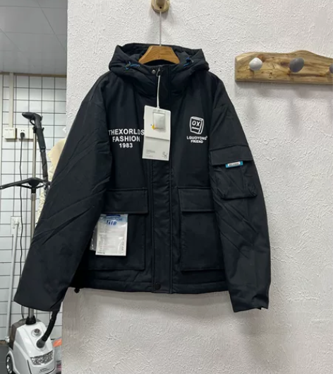 全新吊牌在、男士XL尺码潮牌黑灰色带帽羽绒...