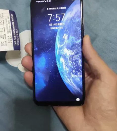 华为荣耀10青春版，内存6+128的，之前...