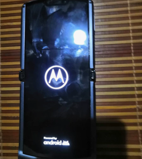 摩托刀锋5g全网通手机。moto razr...