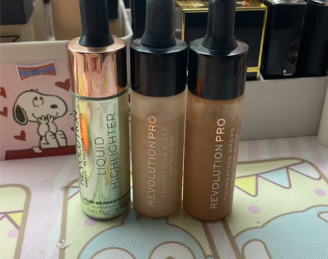 revolution粉底调和液和高光加Ma...