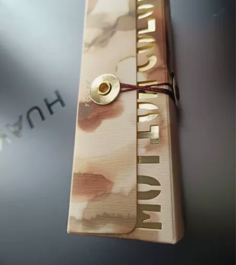 全新酵色口红,朋友送的,色号不喜欢,40块...