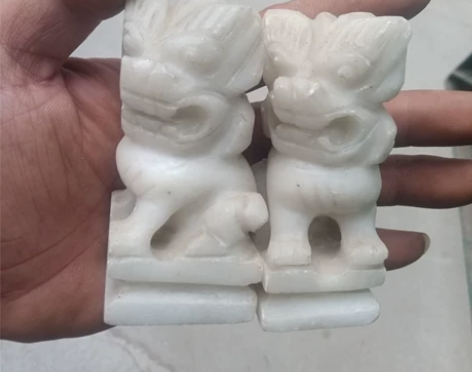 小石狮子一对，镇纸一对，品相如图，不议价，...