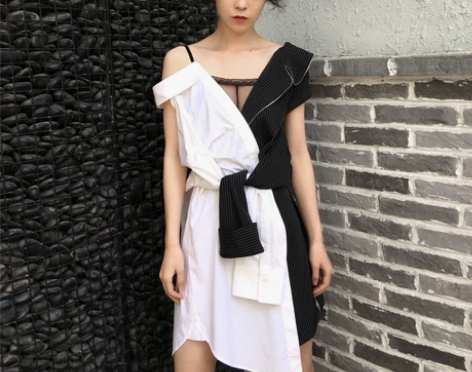 万里挑一独爱它~黑白多面料拼接不规则吊带连...