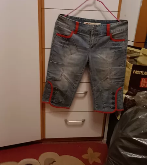 全新牛仔裤,100斤以下能穿,有喜欢的留言...