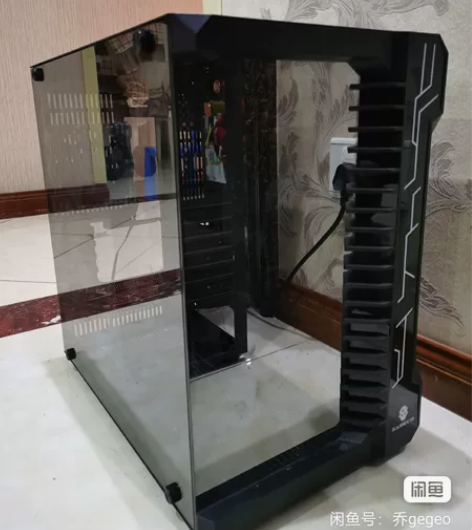 玩嘉罗宾3机箱，仅仅拆封，几乎全新，图是借...
