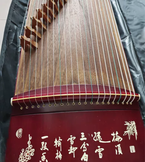 出古筝,由于学业繁忙,古筝九五新,买琴送琴...