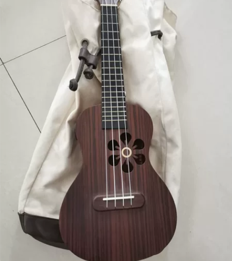 尤克里里闲置出售 感兴趣的话点“我想要”和...