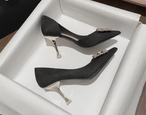 配裙子的细跟单鞋女中跟2021早秋新款爆款...