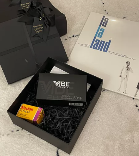 Vibe相机 礼盒 朋友送的生日礼物！有很...