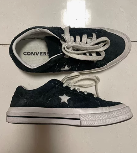 匡威one star黑色 37码 得物买的...
