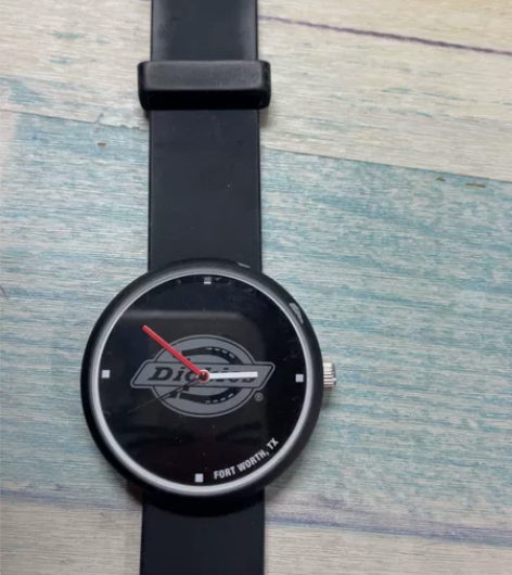 dickies手表，前女友送的 卖了，得物...