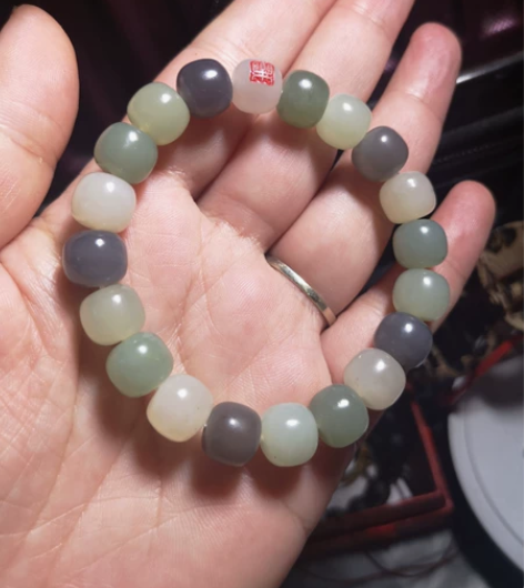 和田玉多宝手串 尺寸9*10  这是青海料...