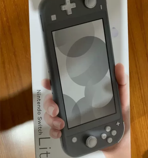 出switch lite 日版灰色 1、9...