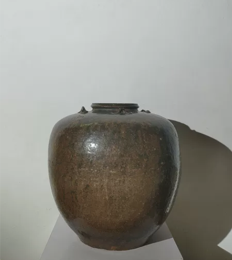 民俗粗陶,直身小罐,断一系,其他几个系有飞...