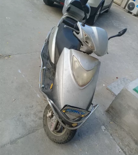 二手摩托车,低价出售800发动机很好,一打...