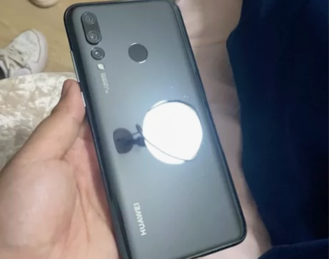 8?128的华为nova3  应该是 忘记...