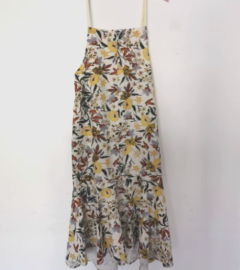 可甜可盐的碎花背心褶皱好穿亚光缎无袖连衣裙...