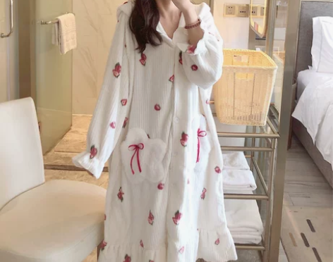 珊瑚绒睡袍女秋冬长款甜美可爱草莓公主风大码...