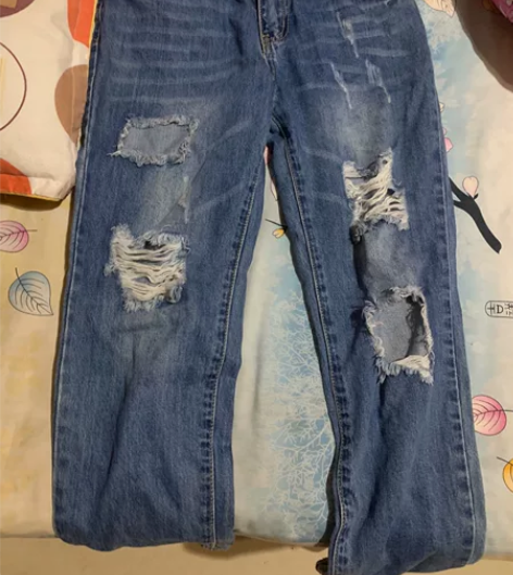 免费送破洞牛仔裤28码 感兴趣的话点“我想...