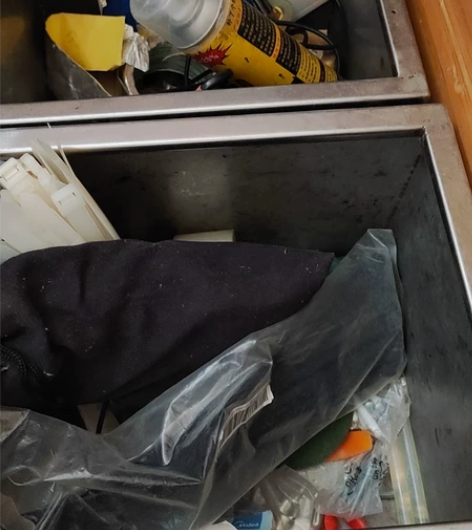 三个不锈钢工具箱长28.宽24..高22,...