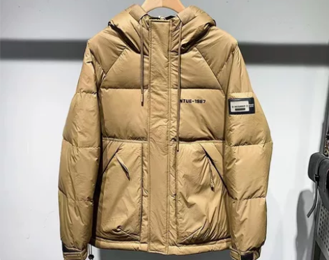 工厂直销男士羽绒服。门店价格399。标准工...