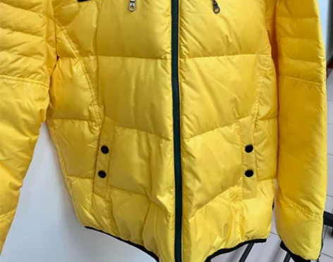 花花公子男士羽绒服黄色，充绒量176g很厚...