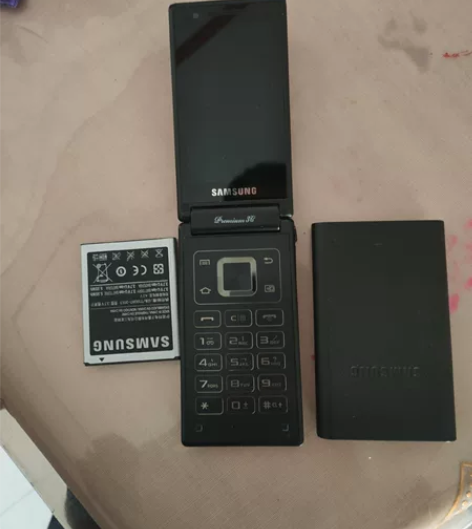 三星W999手机一部 成色很好 两块电池 ...