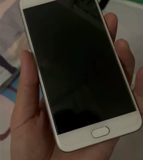 OPPO A77 一直是我妈在用 保护得非...